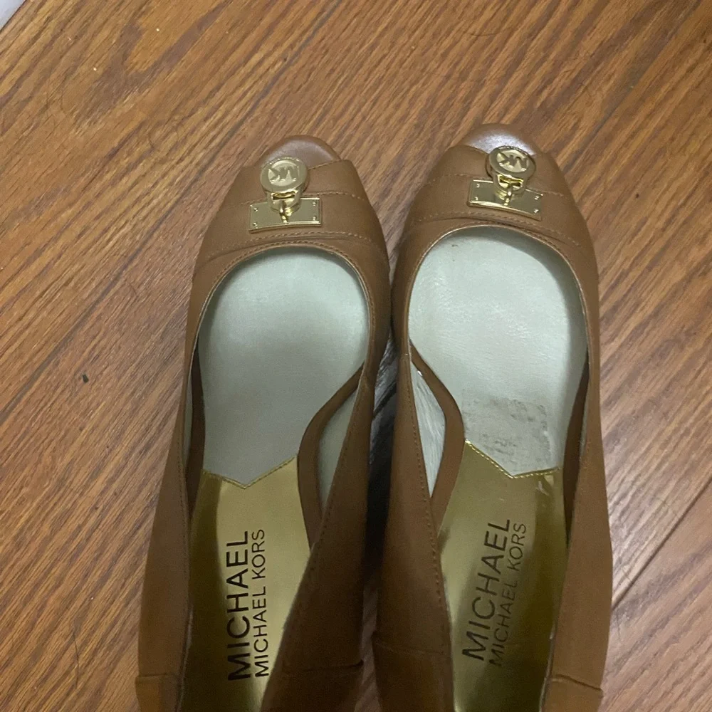 Michael Kors Hamilton Wedges! Size 7 1/2. - Picture 2 of 6